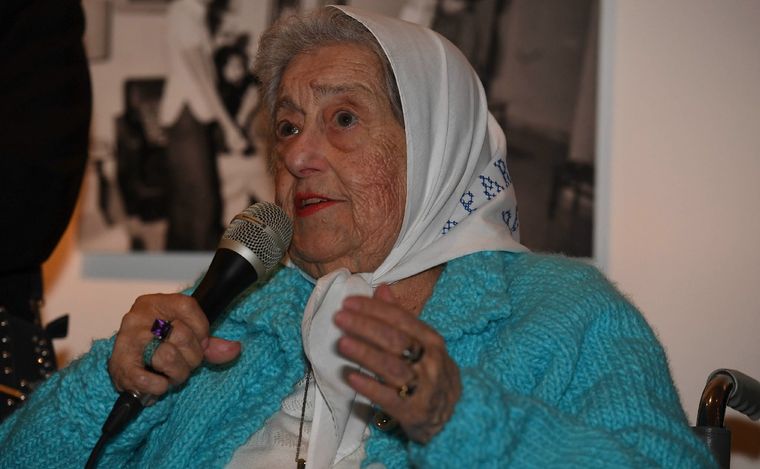 El Gobierno nacional decretó 3 días de duelo por la muerte de Hebe de Bonafini.