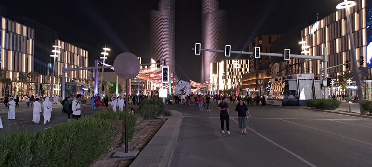 Así viven los hinchas la previa de Argentina en las lujosas calles de Qatar