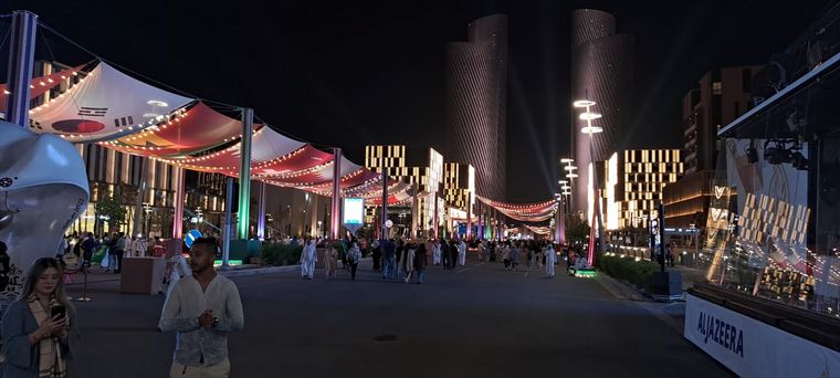 Así viven los hinchas la previa de Argentina en las lujosas calles de Qatar