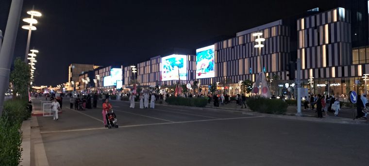 Así viven los hinchas la previa de Argentina en las lujosas calles de Qatar