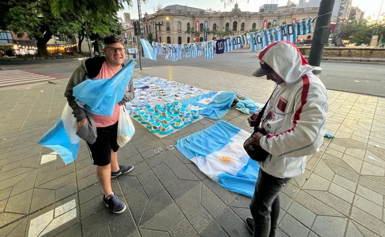 FOTO: Fiesta albiceleste en las calles de Córdoba en la previa del debut