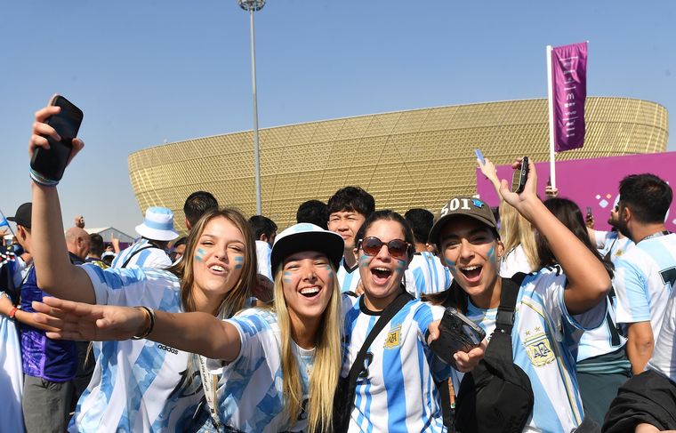 Los hinchas argentinos coparon Doha