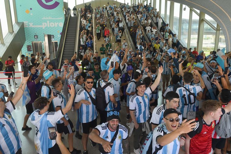 Los hinchas argentinos coparon Doha
