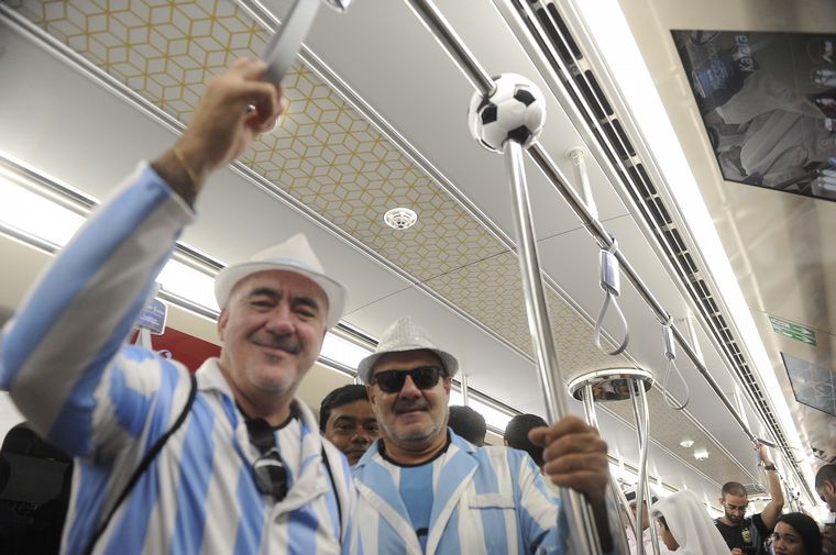 FOTO: Los hinchas argentinos coparon Doha