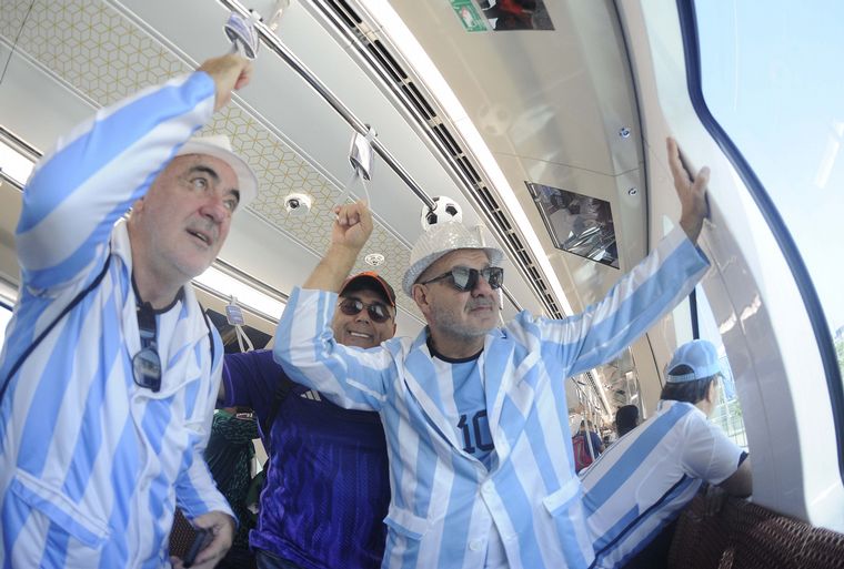 Los hinchas argentinos coparon Doha