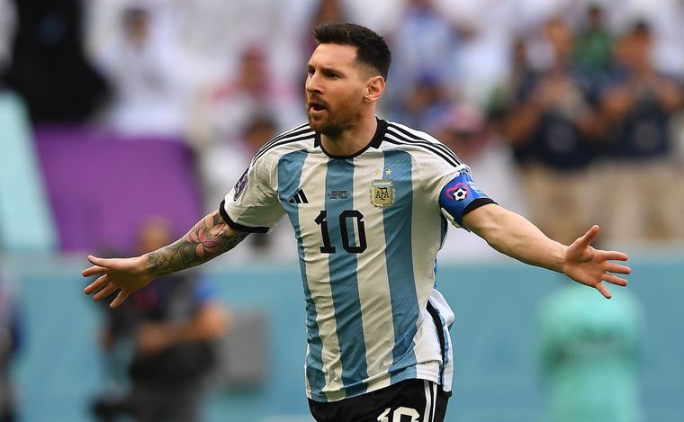 El astro rosarino celebra la apertura del marcador.