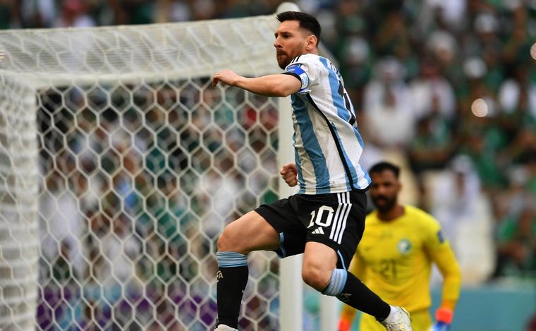 Lionel Messi celebra la apertura del marcador.