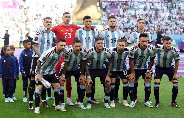 FOTO: El once inicial de Argentina ante Arabia.