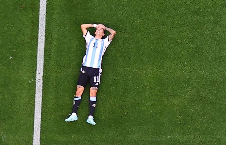FOTO: Di María, derrotado en el césped del Estadio Lusail.