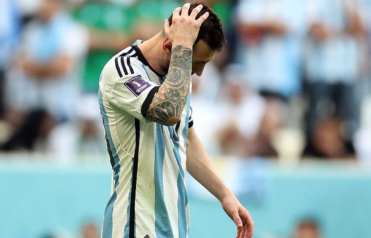 FOTO: Argentina sufrió una dura derrota que lo sorprendió en su debut en Qatar