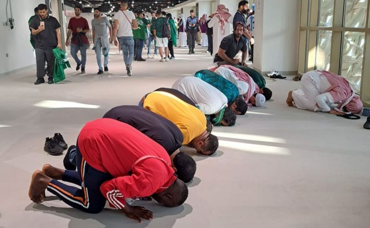 El rezo de los saudíes tras el triunfo contra Argentina