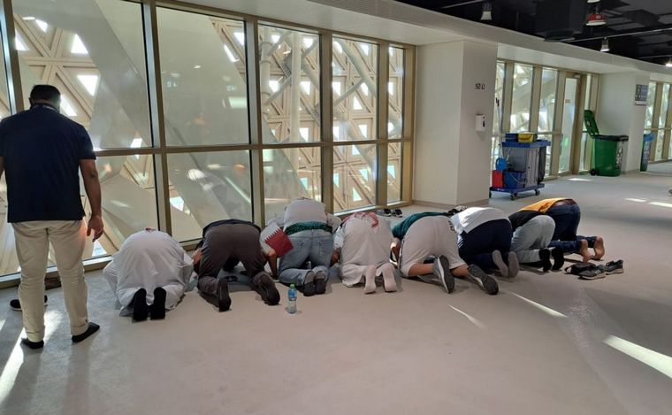 El rezo de los saudíes tras el triunfo contra Argentina