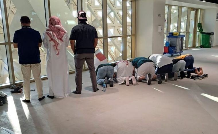 El rezo de los saudíes tras el triunfo contra Argentina