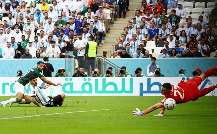 FOTO: Cuti Romero, el principal apuntado en el primer gol de Arabia Saudita.