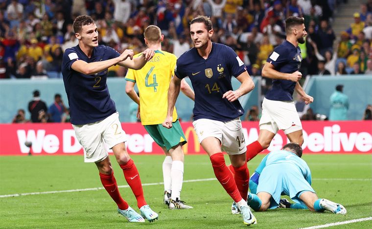 FOTO: Francia se recuperó tras un mal comienzo y lo dio vuelta ante Australia.
