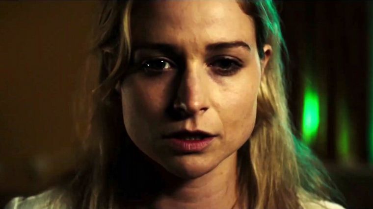 La policía encargada de seducir al asesino.