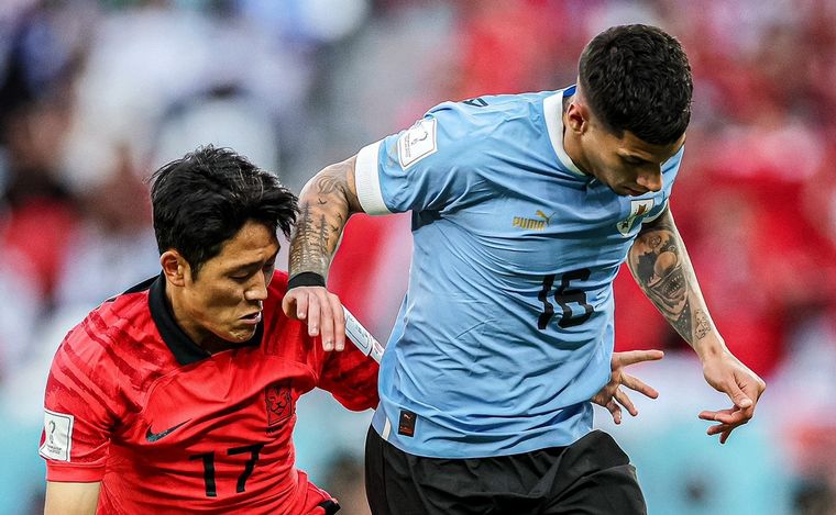 FOTO: Uruguay y Corea del Sur empataron sin goles.
