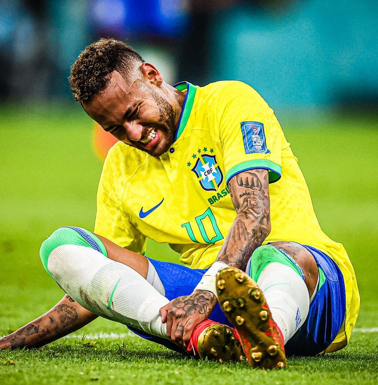 FOTO: Neymar preocupó a todo Brasil después de la victoria ante Serbia