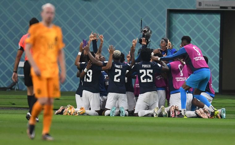 Ecuador se lo empató a Países Bajos con gol de Valencia y se ilusiona con octavos.