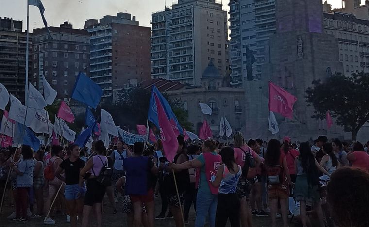 AUDIO: Miles marchan en Rosario por 