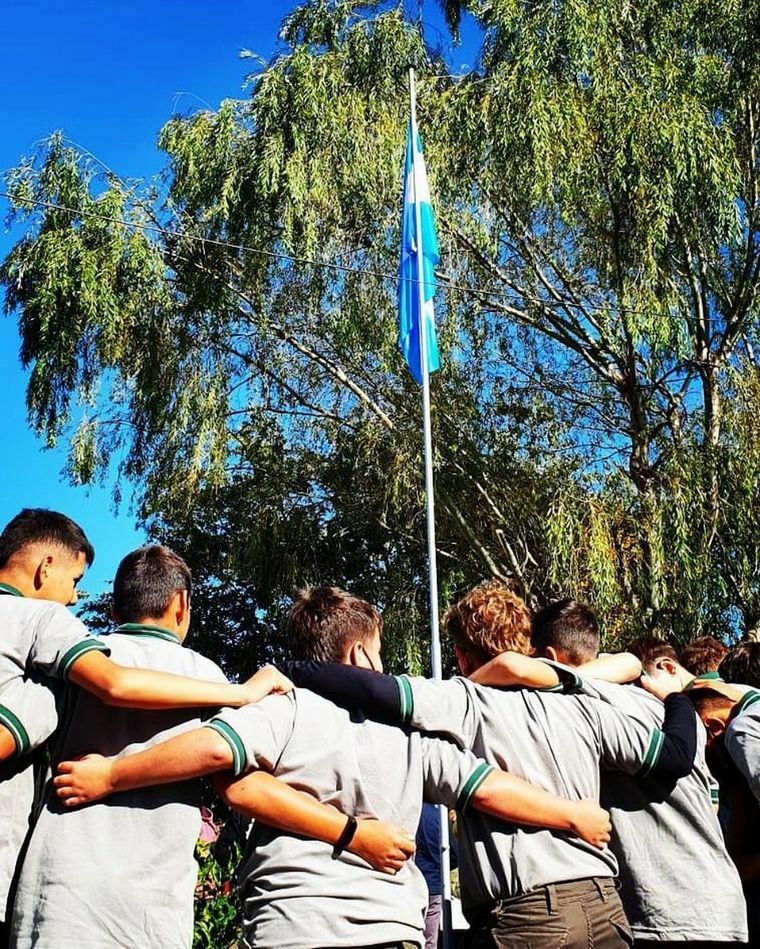 Yo quiero a mi bandera. Los alumnos se comprometen como parte fundacional del proceso