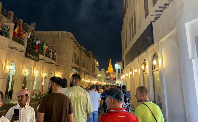Susto en Lusail por un incendio cerca del estadio donde jugará Argentina.