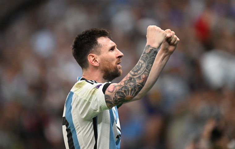 FOTO: Lionel Messi se llena la boca de gol tras la apertura del marcador.
