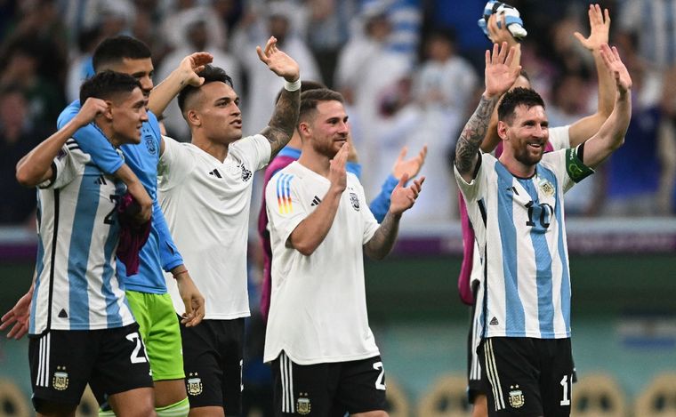 FOTO: El emocionante momento del festejo de los jugadores con los hinchas.