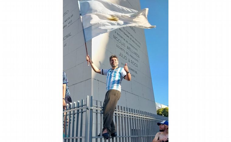 Los festejos en el Obelisco tras la victoria de Argentina ante México.