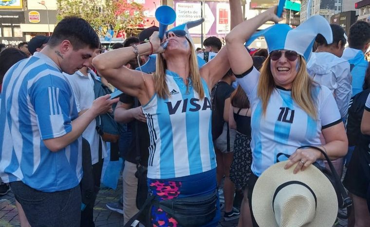 FOTO: Los festejos en el Obelisco tras la victoria de Argentina ante México.