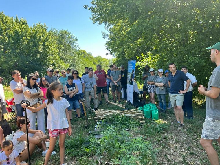 La familia de Cadena 3 plantó árboles de la mano de BAUM