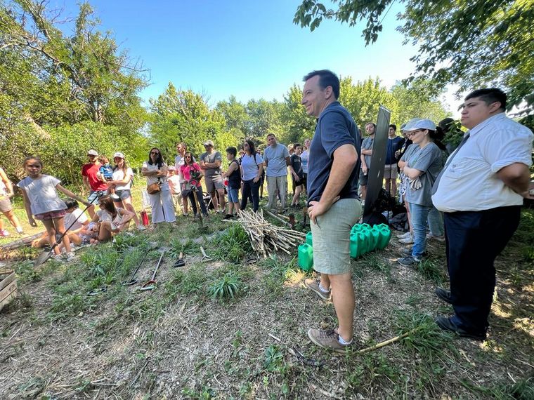 La familia de Cadena 3 plantó árboles de la mano de BAUM