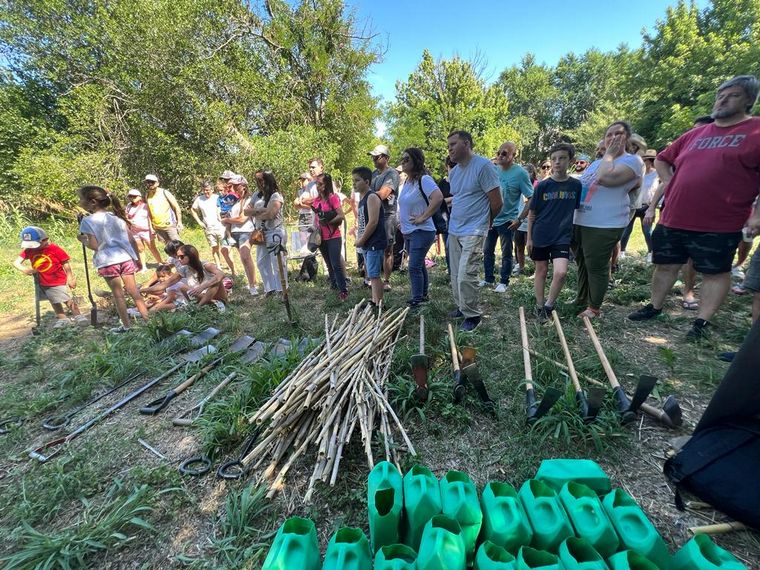 La familia de Cadena 3 plantó árboles de la mano de BAUM