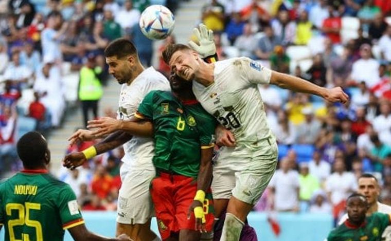 FOTO: Serbia y Camerún empataron 3 a 3 en un partido vibrante.
