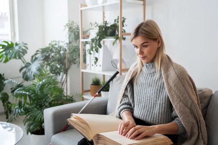 Hay que considerar tres medidas concretas: visuales, auditivas y táctiles. (Freepik)