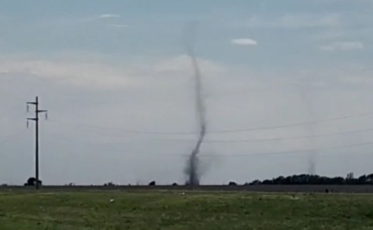Filmaron la cola de un tornado cerca de Sampacho (Foto: captura de video).