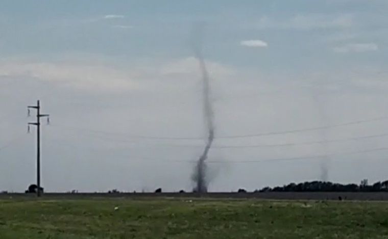FOTO: Filmaron la cola de un tornado cerca de Sampacho (Foto: captura de video).