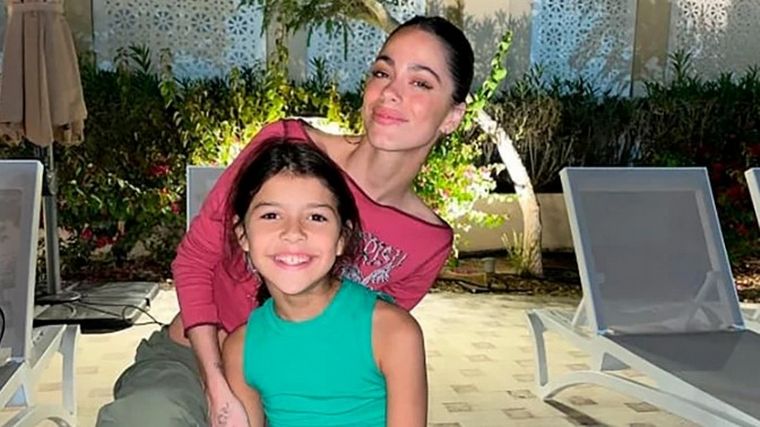 Tini Stoessel visitó a De Paul y le cumplió un sueño a la hija de Paredes