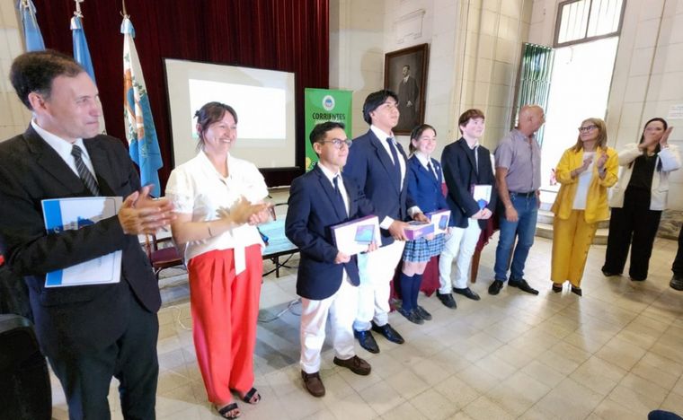 Se premió a los ganadores del certamen de la Vida de los Padres de San Martín.
