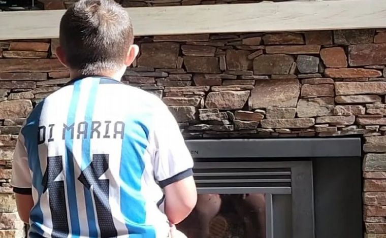 Pedro es fanático de Di María (Foto: La Nación)