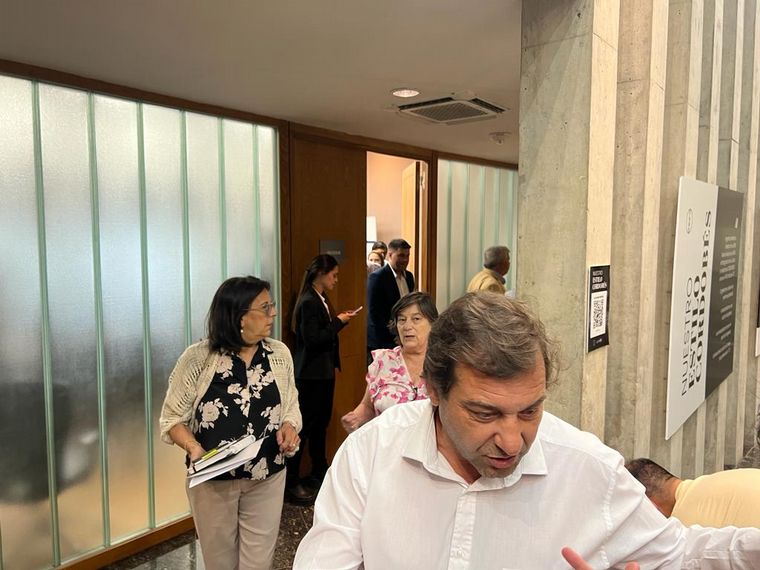 FOTO: La Unicameral de Córdoba apartó a Oscar González.