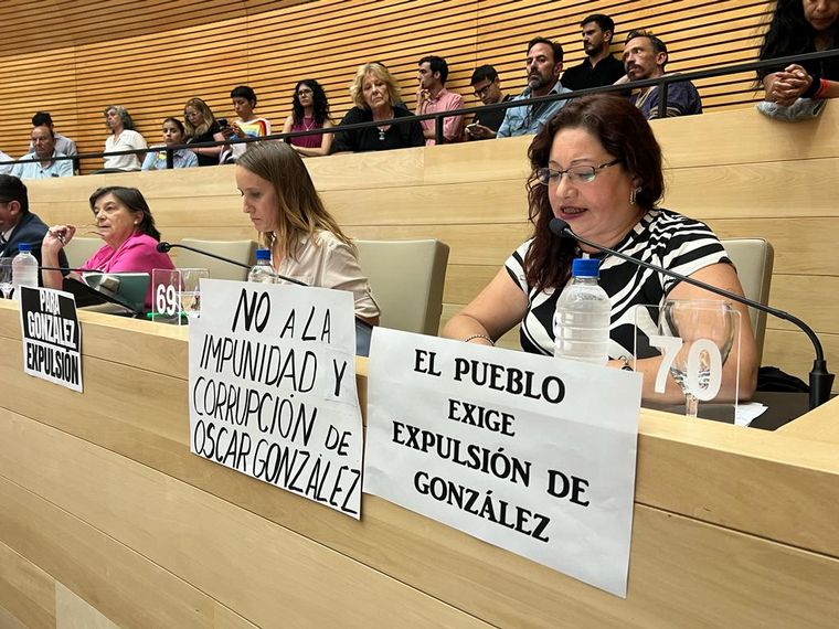 FOTO: La Unicameral de Córdoba vota el apartamiento de Oscar González