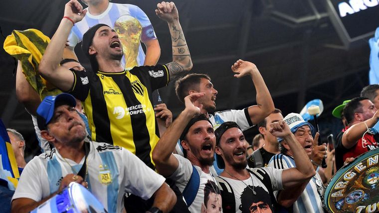 FOTO: Argentina fue local en el Estadio 974: las mejores fotos de los hinchas