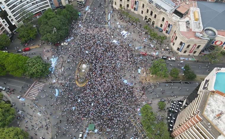 Festejos en Córdoba tras la clasificación de la Selección argentina.
