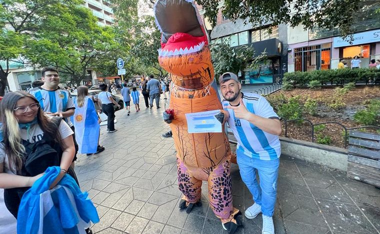 Festejos en Córdoba tras la clasificación de la Selección argentina.