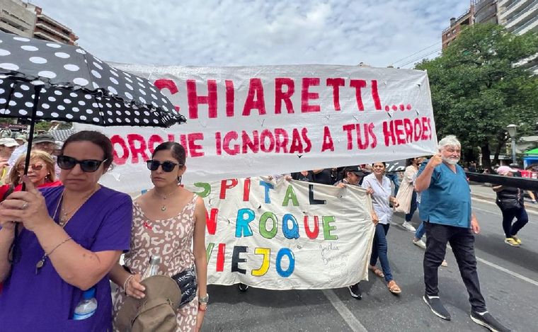 Trabajadores de Salud cuestionaron el aumento del Gobierno de Córdoba y marcharon