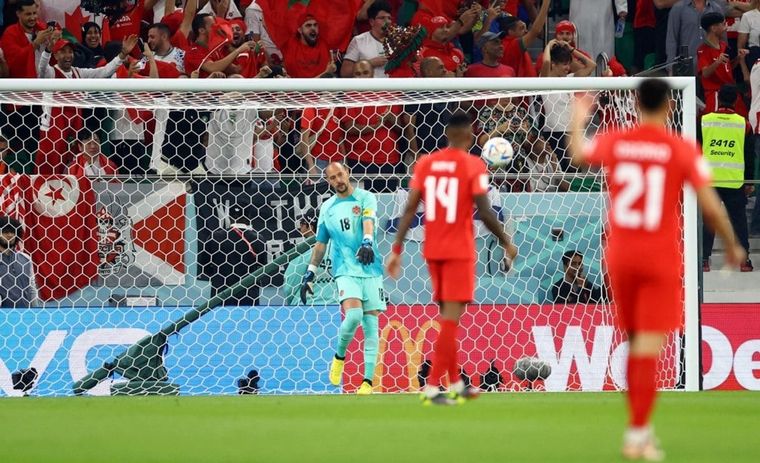 El insólito blooper del arquero de Canadá que terminó en el primer gol de Marruecos.