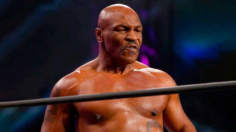 FOTO: Tyson no perdona a "Canelo" y lo amenazó.