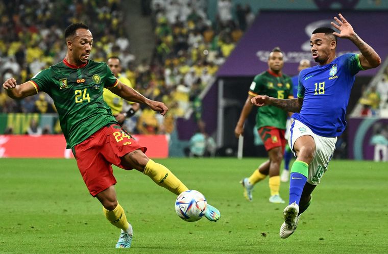 Camerún sorprendió a Brasil en el cierre del grupo.