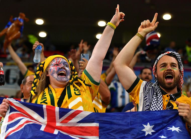 Los hinchas le meten color al Ahmad bin Ali Stadium